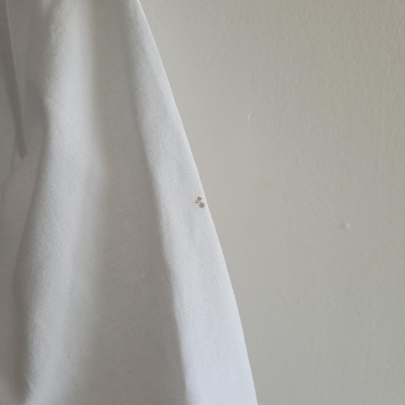 White shirt - Picture 2 of 4